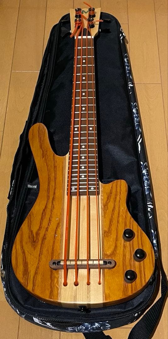ウクレレベース　mahalo