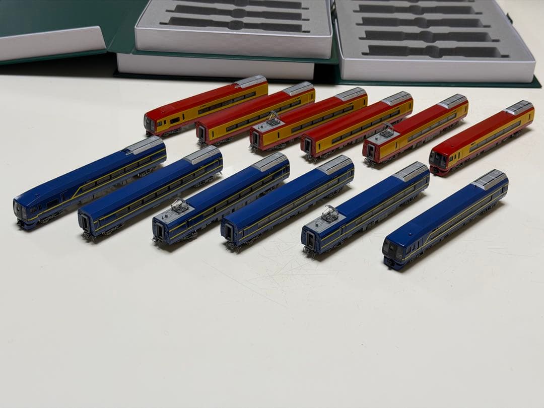 KATO 10-408〝253系1000番台　日光・きぬがわ号〟現行塗装＆新塗装