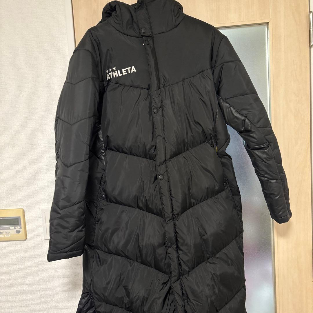 るんるんATHLETA 黒 ダウンコート フード付き　ベンチコート