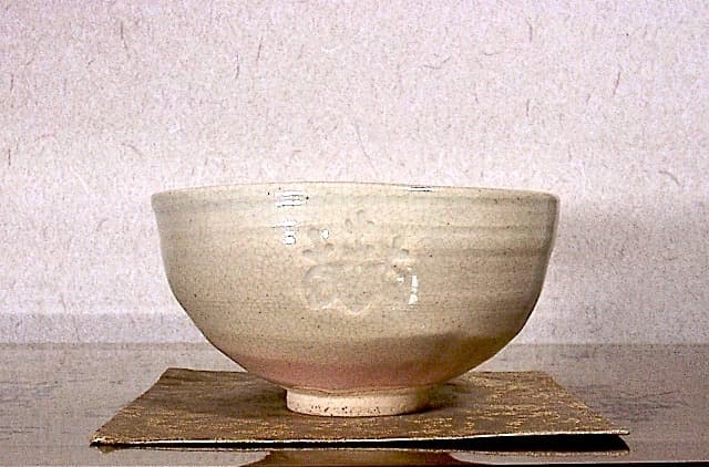 京焼・清水焼　高橋道八(六世)作　桃山御本　五三桐紋　茶碗　無傷　箱合　保証。