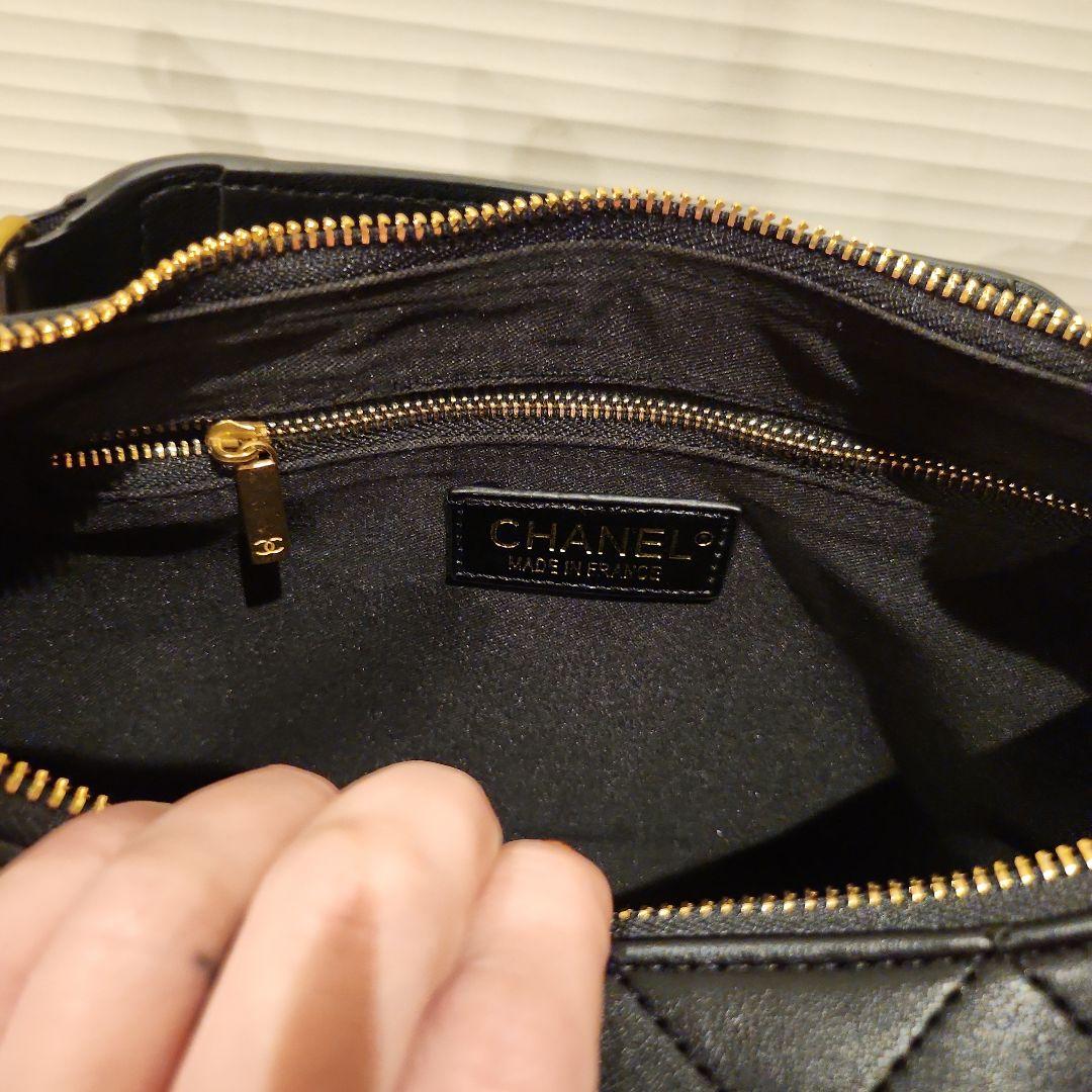 CHANEL　ホーボーバッグ　シープスキン本革