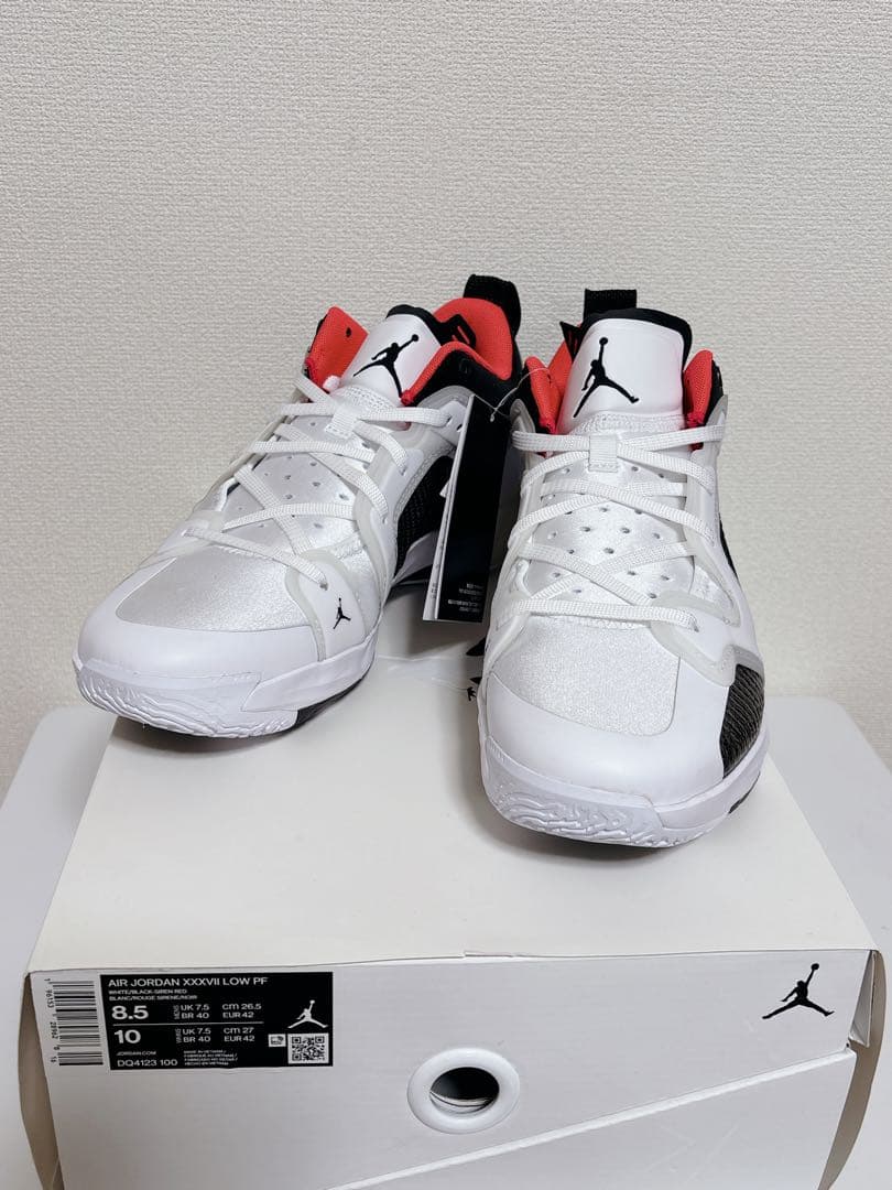 新品・未使用NIKE エアジョーダン 37 ロー PFホワイトバッシュ26.5㎝