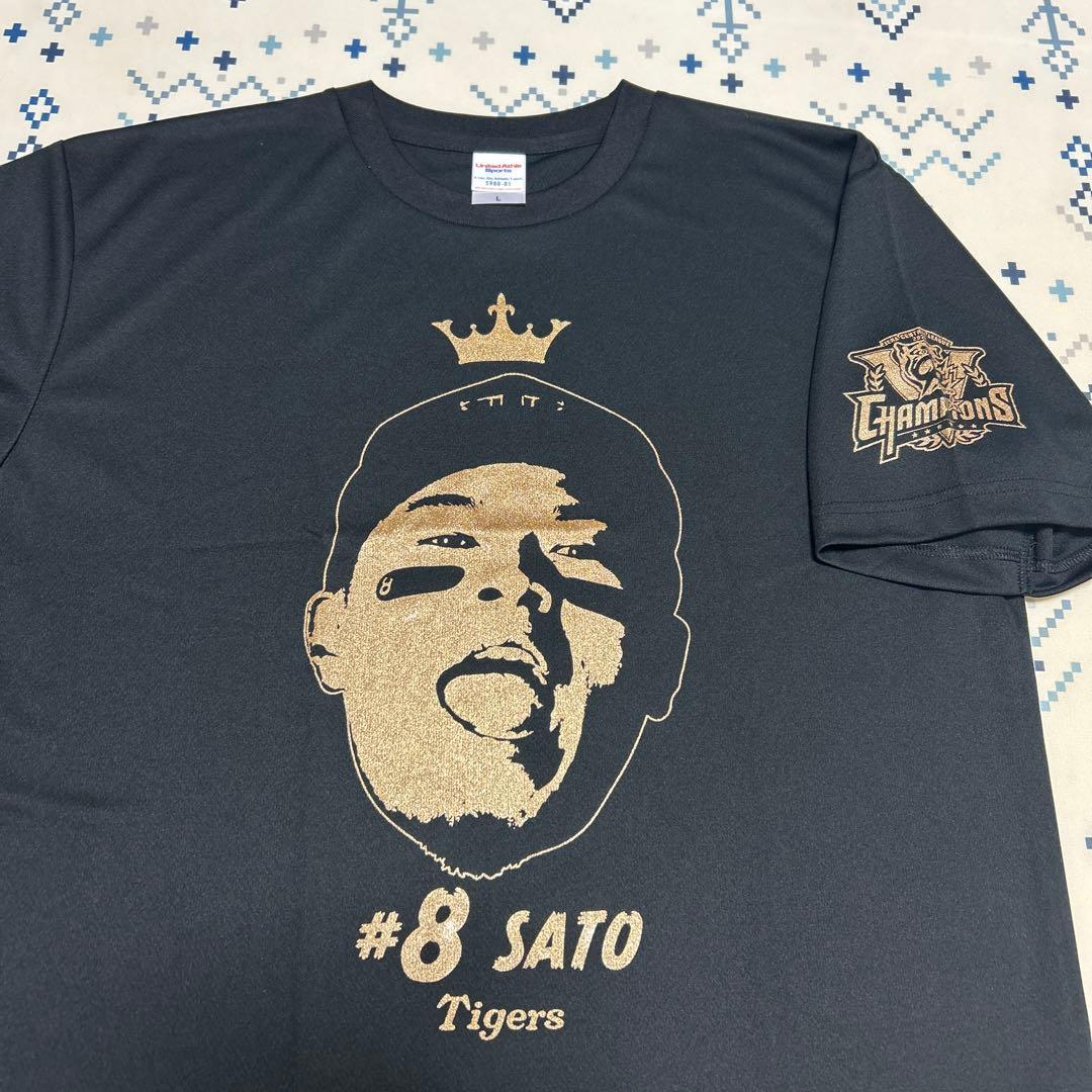 佐藤輝明　8 ★阪神タイガース　優勝記念シークレット選手顔イラストTシャツ
