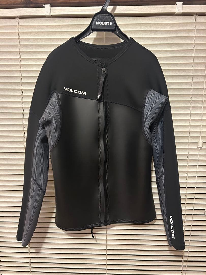 VOLCOM タッパー Lサイズ