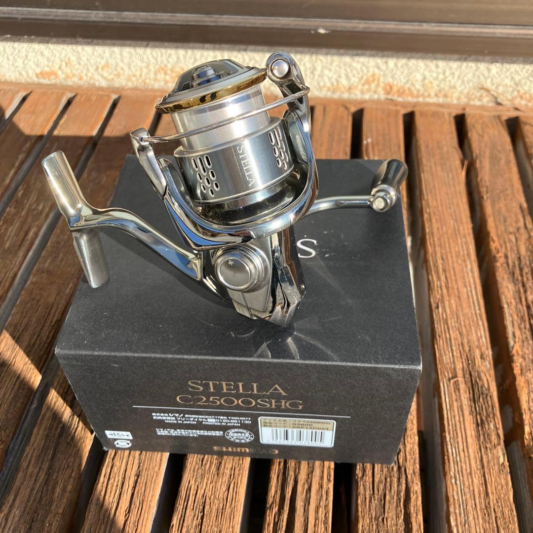 １８STELLA C2500SHGスピニングリール 箱付き