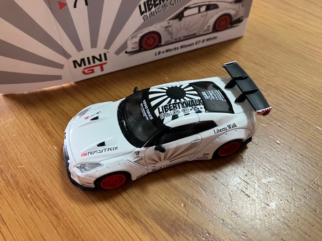 MiniGT LBワークス GT-R35 トイザらス 71