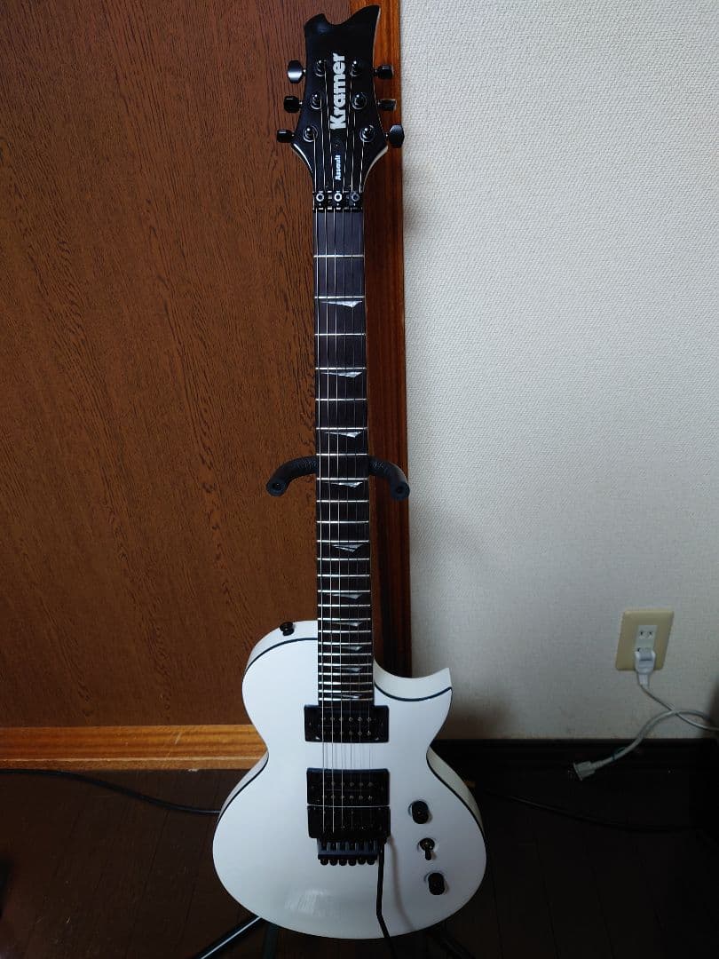 KRAMER Assault 220（ホワイト）