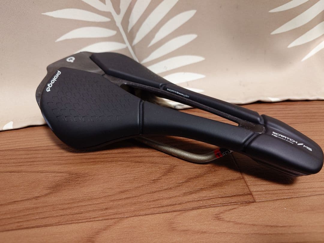 Prologo Scratch M5 ブラックサドル