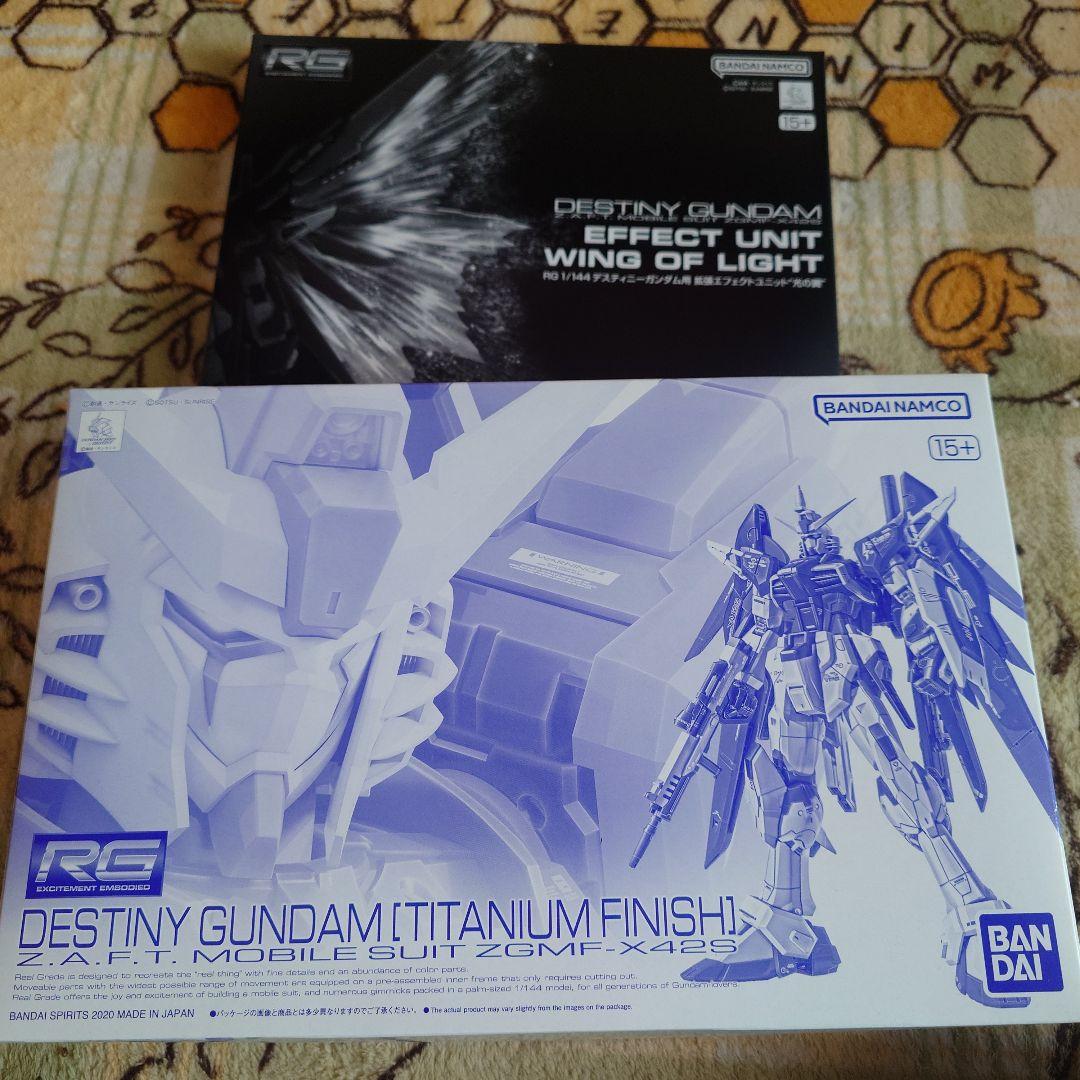 ＲＧ 1/144 デスティニーガンダム［チタニウムフィニッシュ］＆光の翼セット