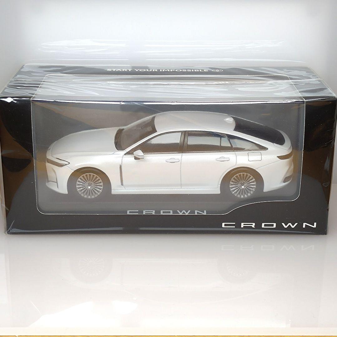 新型 トヨタ クラウンセダン カラーサンプル プレシャスホワイトパール 非売品