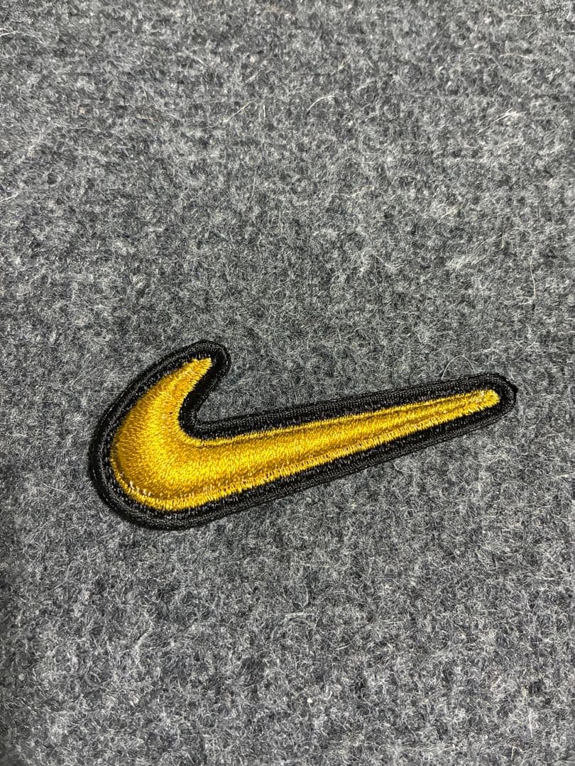 Nike 刺繍ロゴワッペン ゴールド/縁ブラック