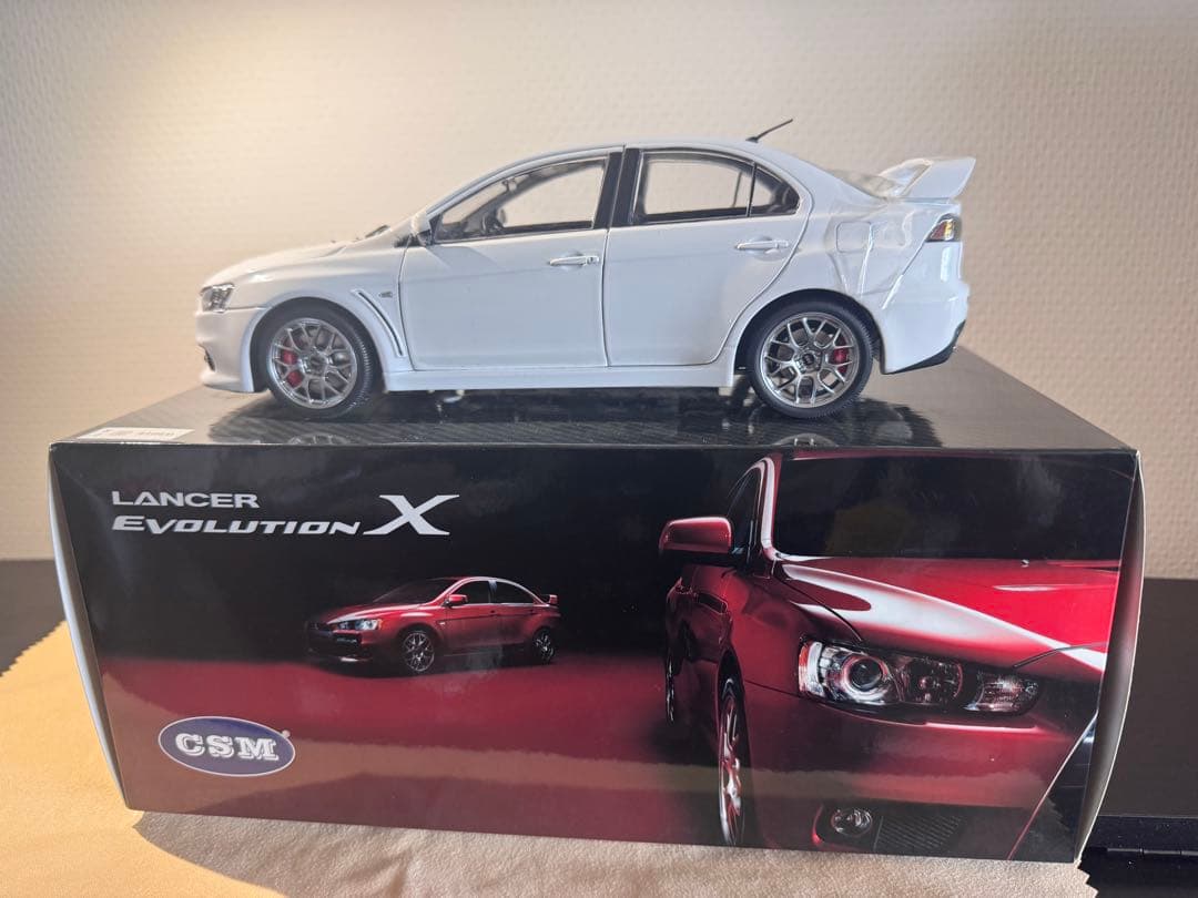 ランエボX 1/18スケール ホワイト