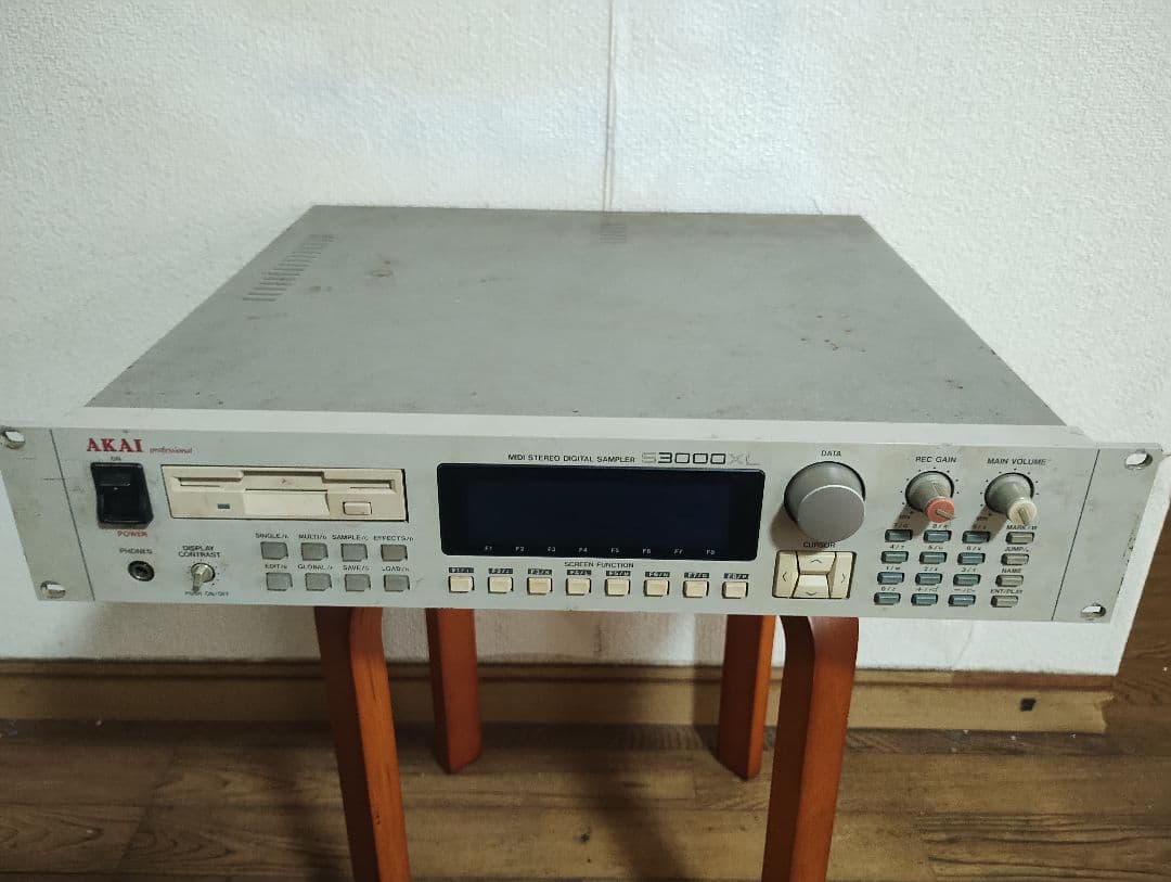 AKAI S3000XL サンプラー