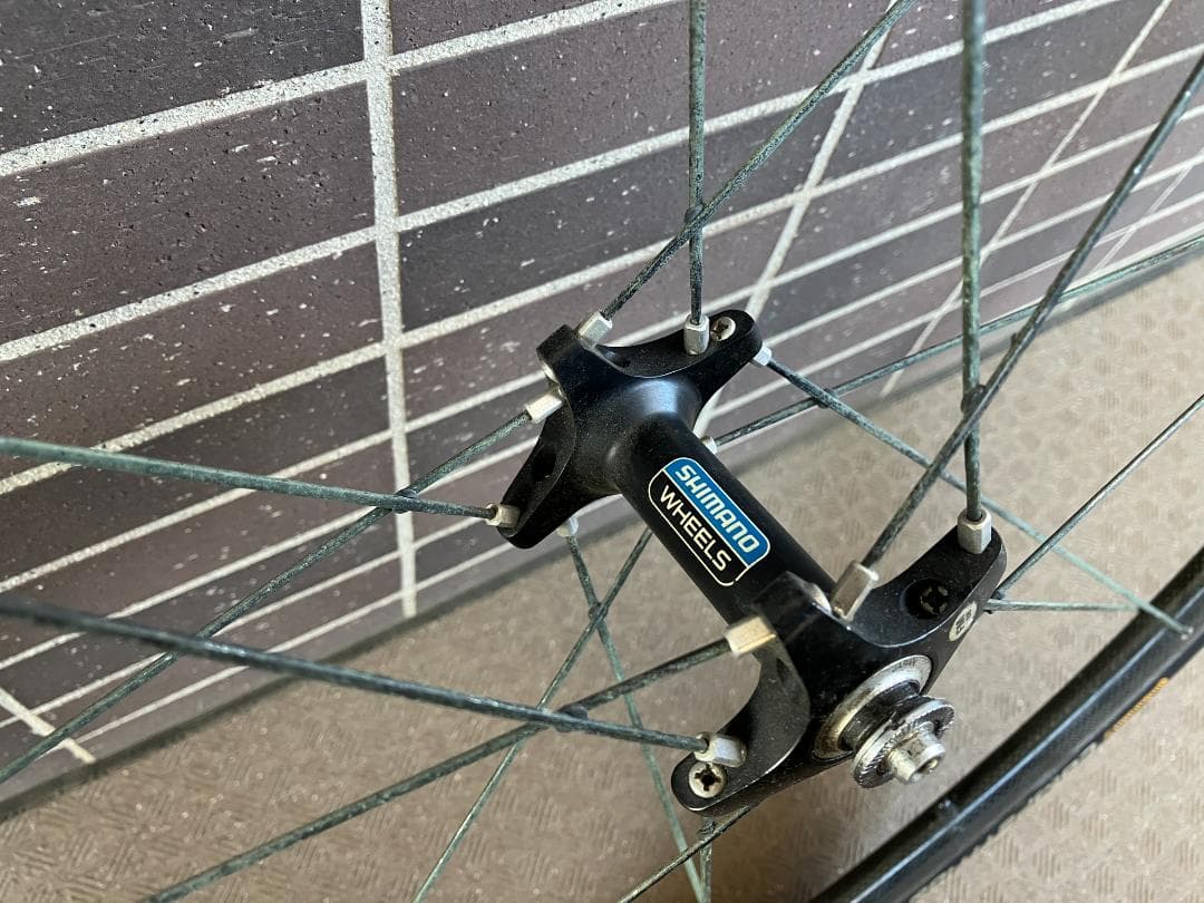 リア：中華カーボン　フロント：SHIMANO WH-7701　チューブラー