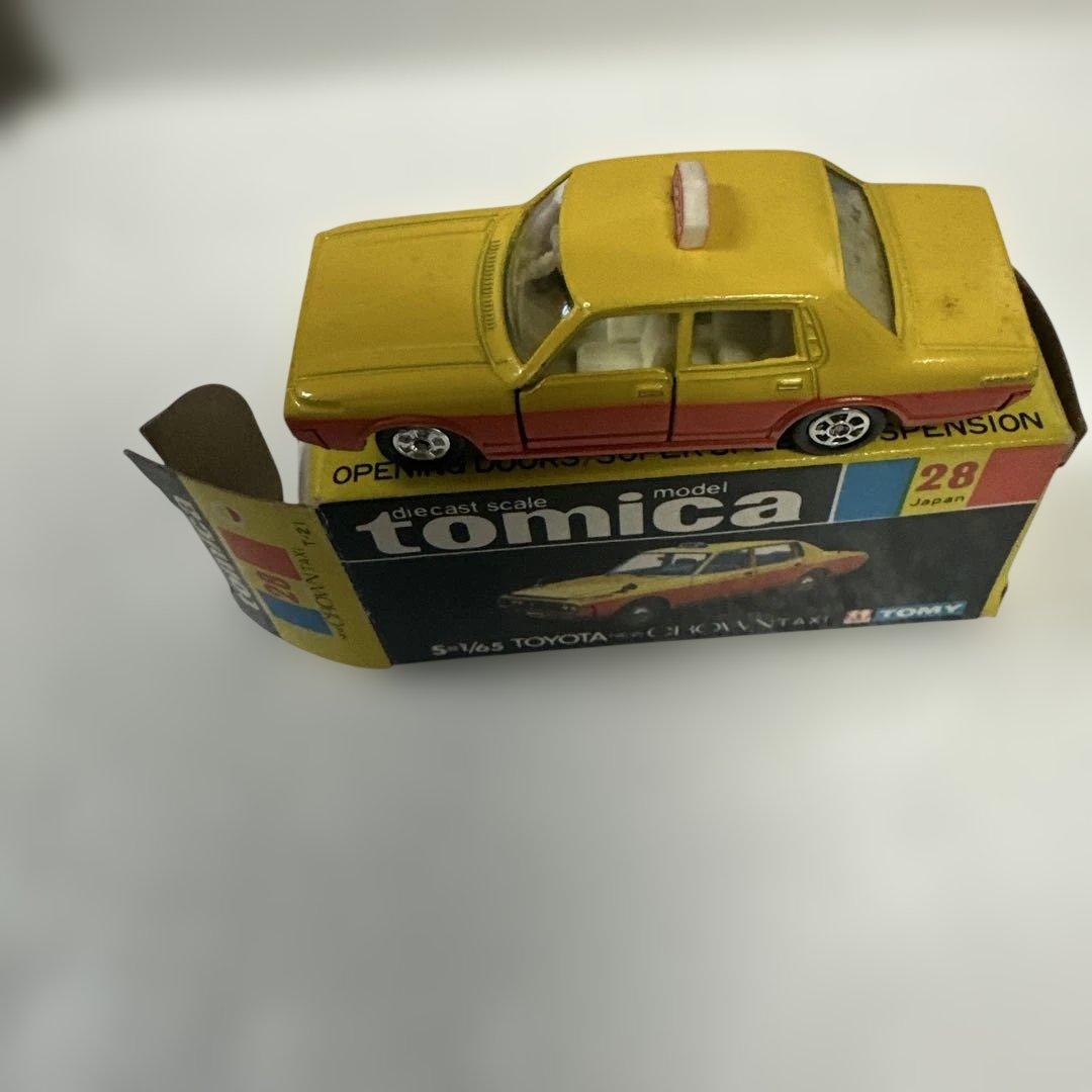 トミカ黒箱No.28TOYOTA クラウン　タクシー ヴィンテージ