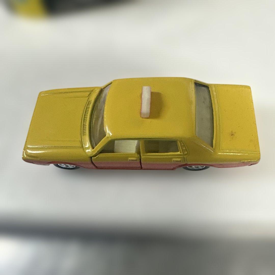 トミカ黒箱No.28TOYOTA クラウン　タクシー ヴィンテージ
