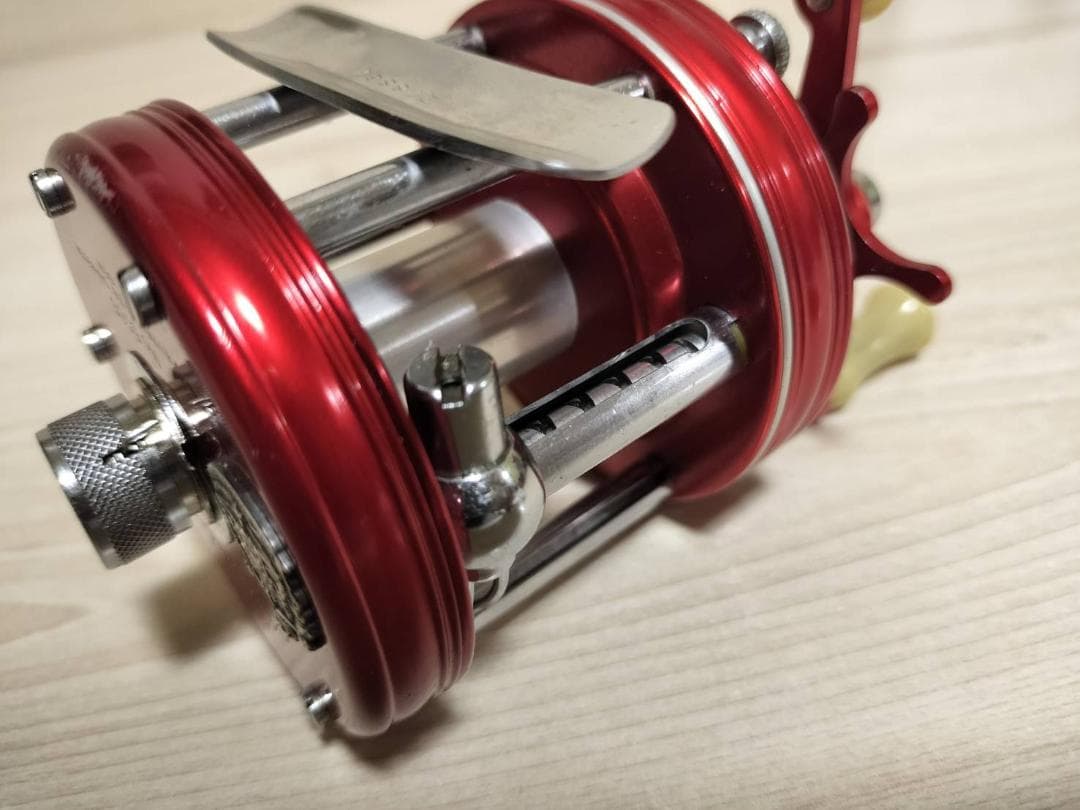 ◇アブガルシア　アンバサダー5000　ビンテージ　リール 　レッド