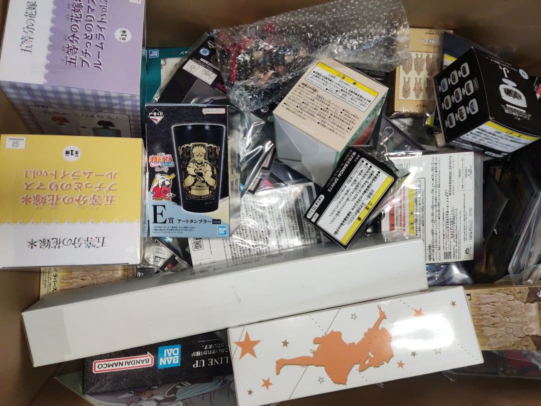 アニメグッズ　超大量まとめ売り　（ダンボール120サイズ程度）