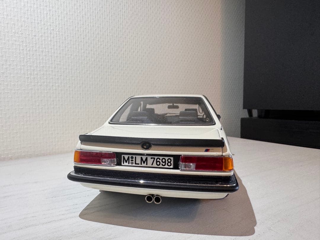  M 635 CSi 1/18 ミニカー