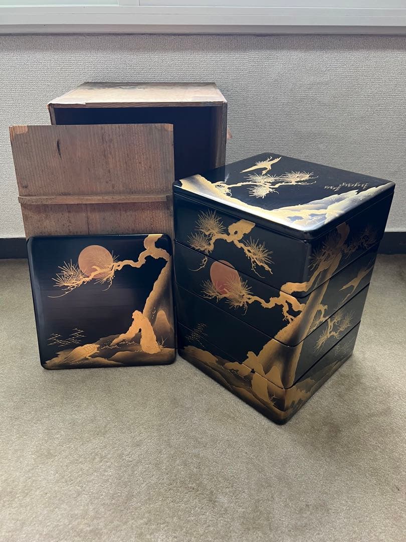 重箱 漆器 木製 蒔絵 金蒔絵 ４段重 鶴 亀 松 骨董 古美術 JAPAN