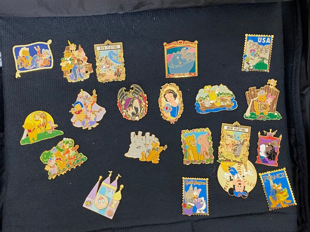 3-2704 ウォルトディズニー生誕100年　ピンバッジ・缶バッジ等グッズまとめ