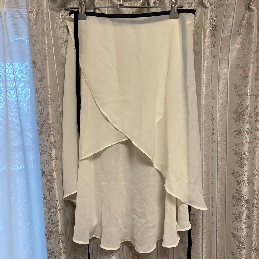 stina スティナ　白の巻きスカート　バレエ