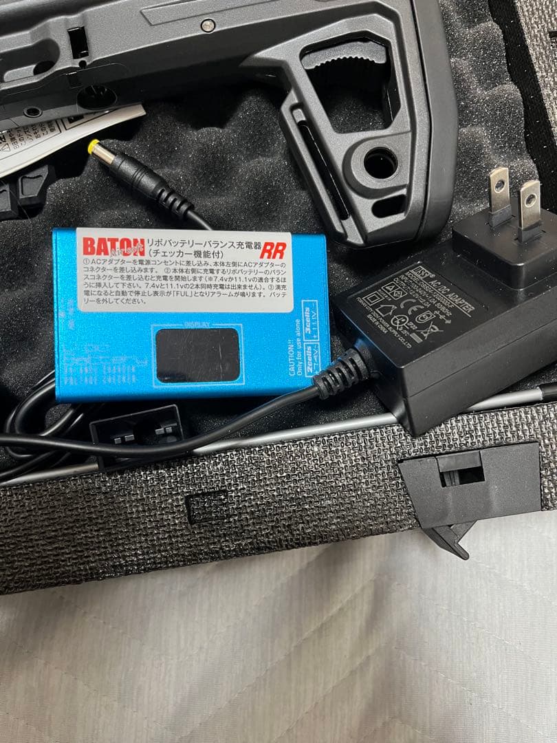 AR-15電動ガン BATON バッテリー　ドットサイト　マガジン4つ付き！