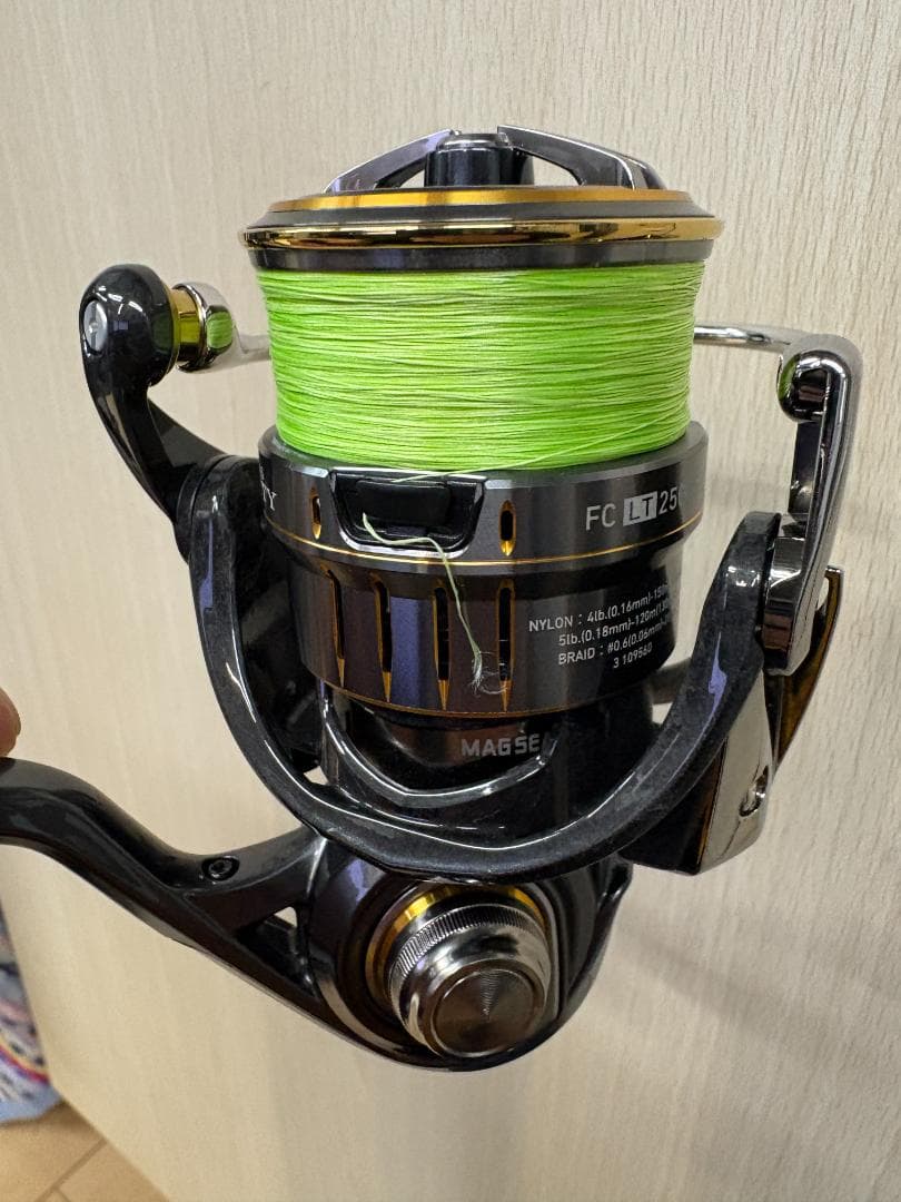 21ルビアスエアリティ　FC LT2500S スピニングリール