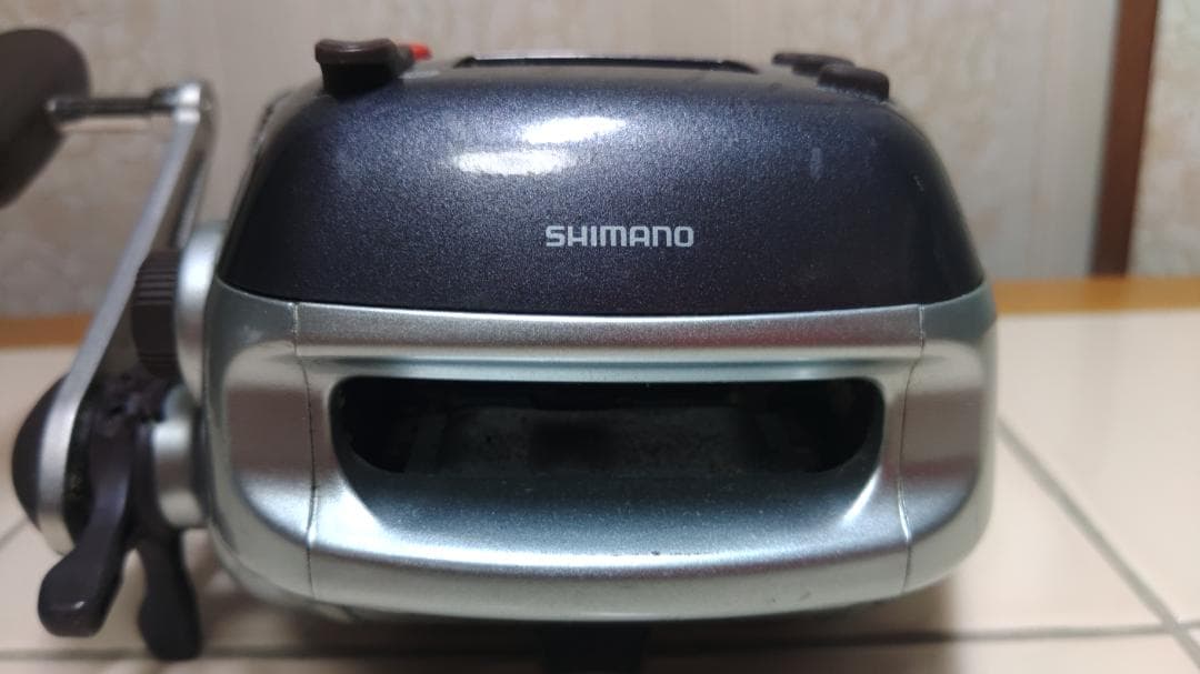 【初売り最終】シマノ 電動リール3000H(破損有) &1000EV ＋竿置き