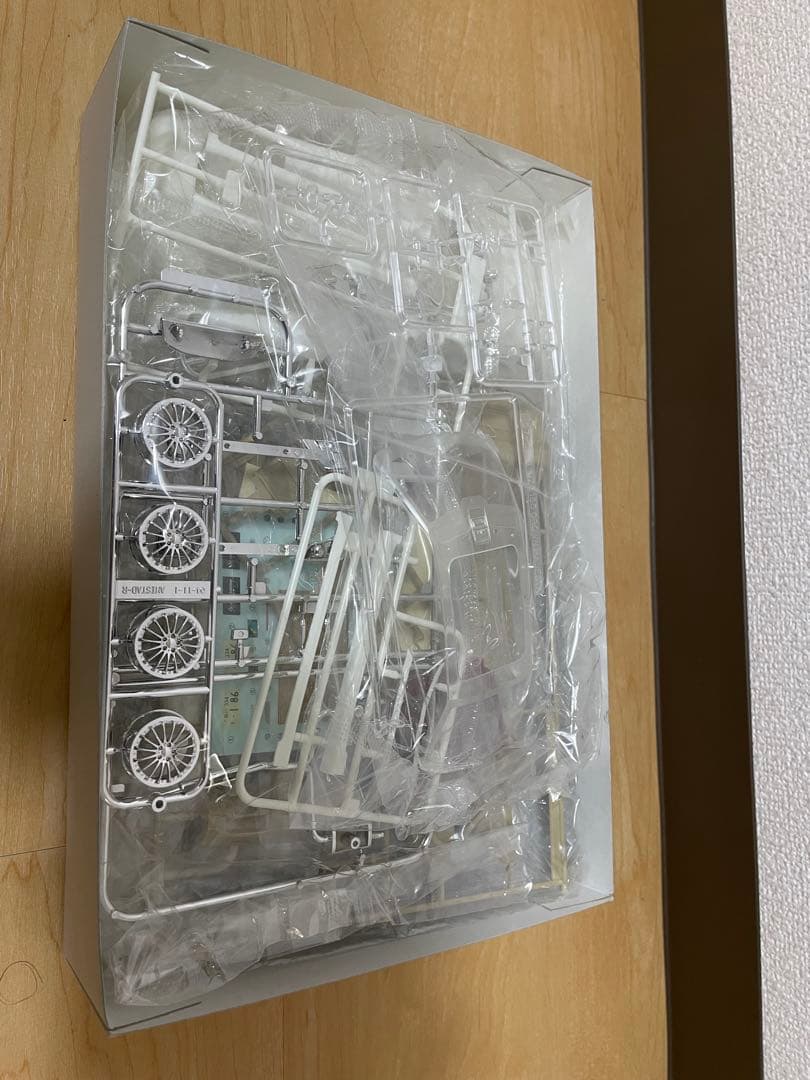 アオシマ SUPER VIP アドミレイション18マジェスタ 1/24