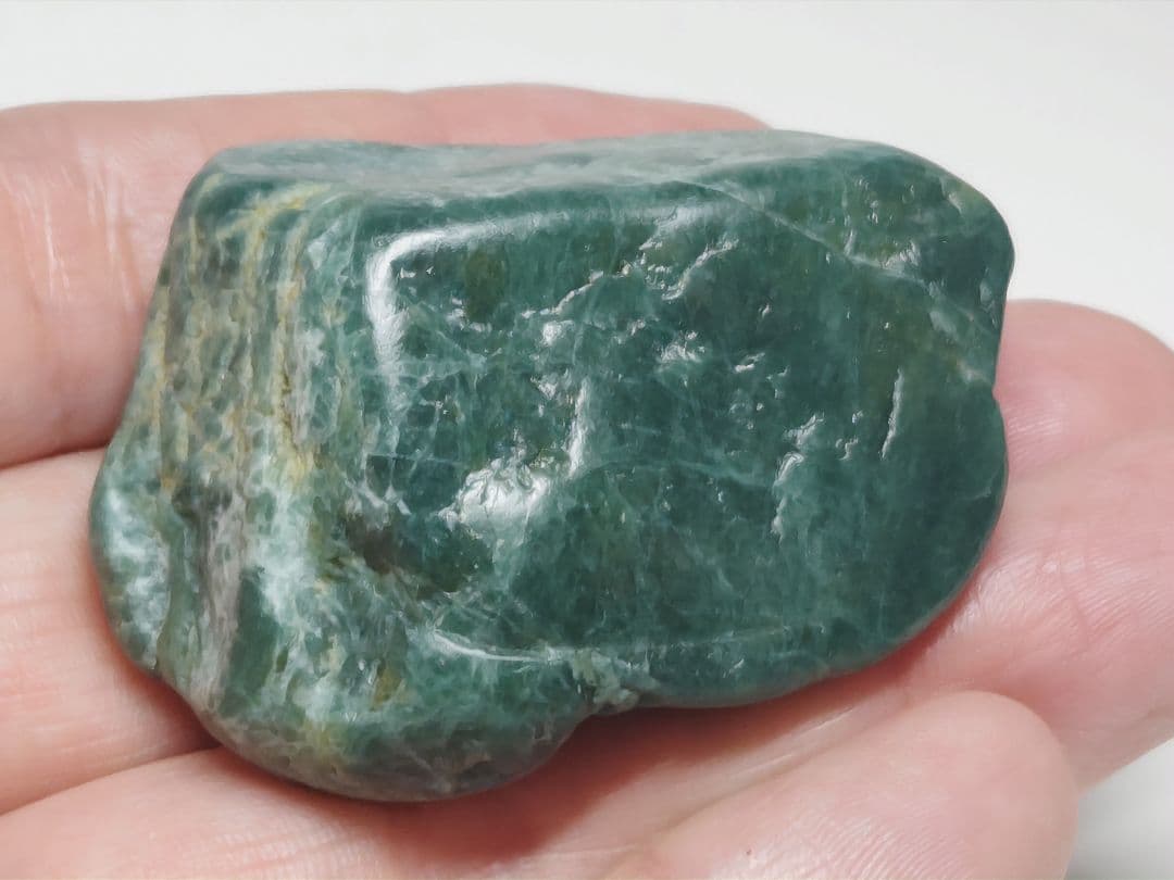 濃緑 64g 翡翠 ヒスイ 原石 鑑賞石 自然石 誕生石 鉱物 鉱石 水石