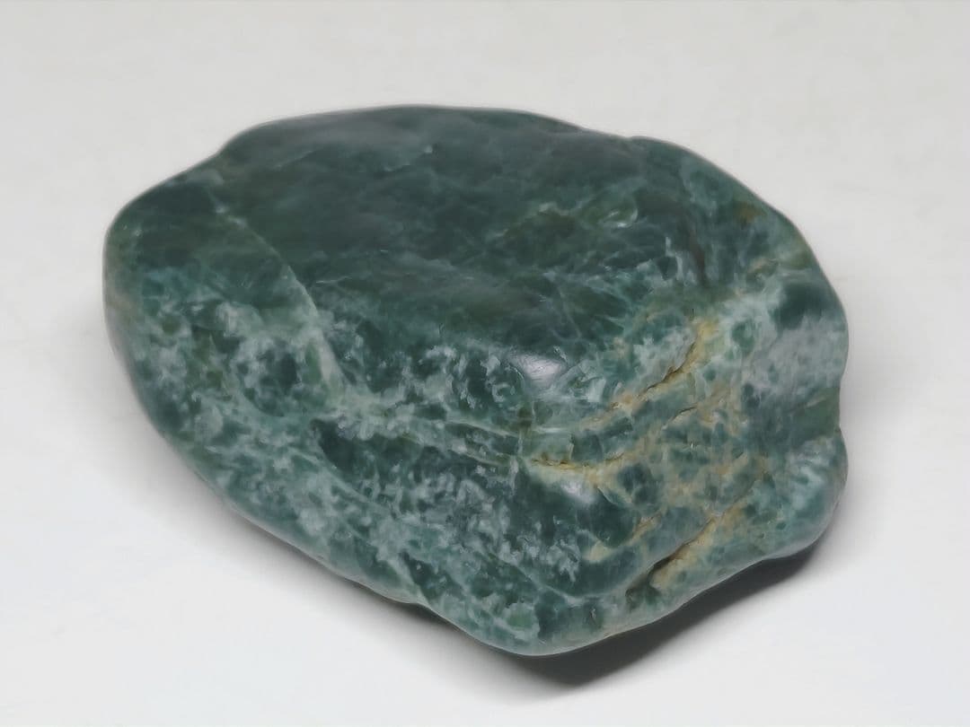 濃緑 64g 翡翠 ヒスイ 原石 鑑賞石 自然石 誕生石 鉱物 鉱石 水石