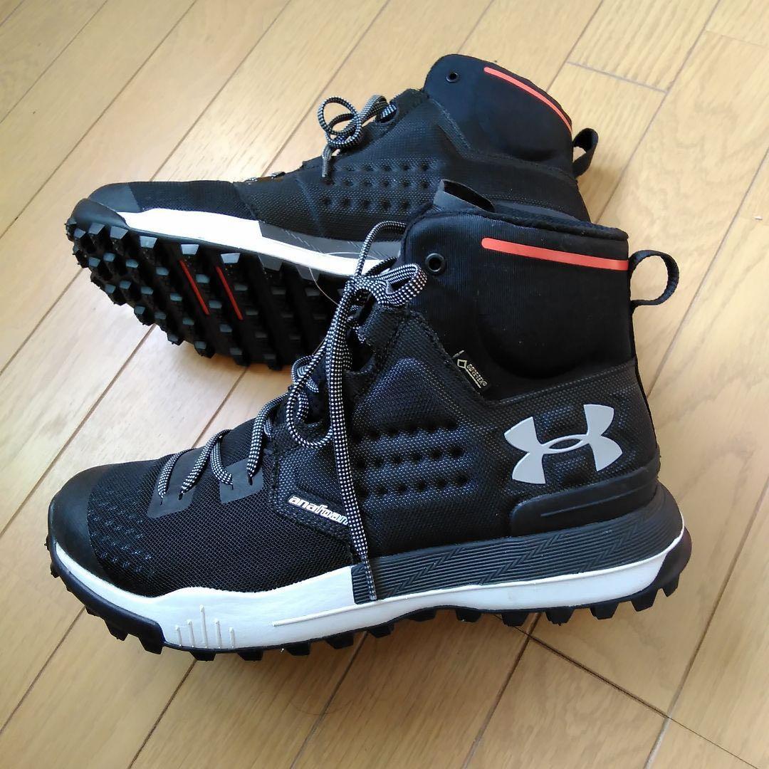 Under Armour 防水ハイカットシューズ
