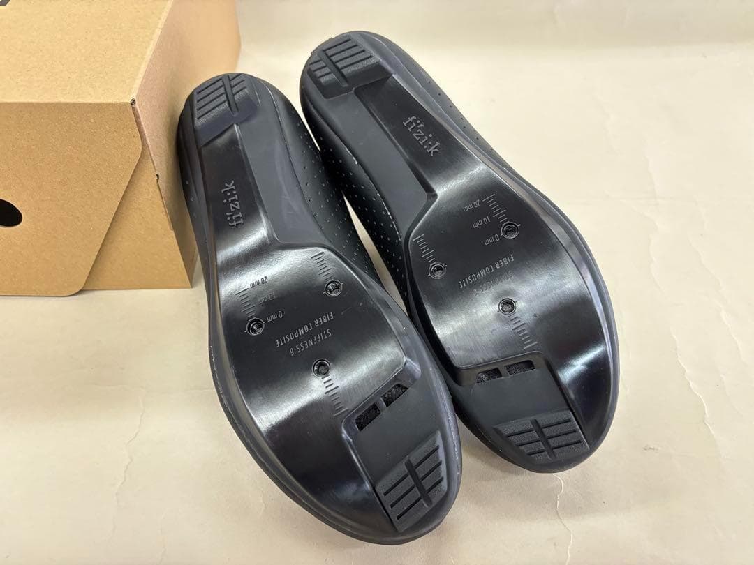 252【新品・未使用】フィジーク　fizi:k VENTO OMNA　サイズ42