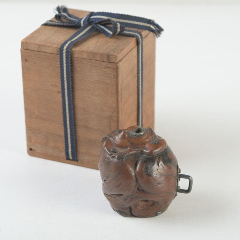 時代提げ物　書道具　唐木瘤木　銅装飾　水滴　時代箱　M　8621
