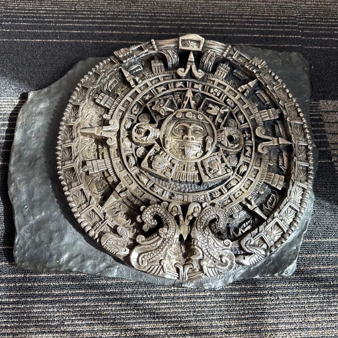アステカ 太陽の石 アステカの暦石プレートメキシコカレンダー 金属製 レリーフ