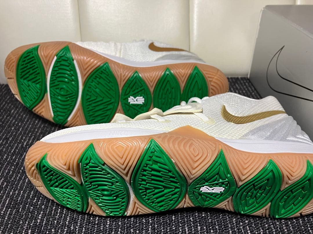《未使用》　Nike カイリー5 22㎝　レア　キッズ　レディース