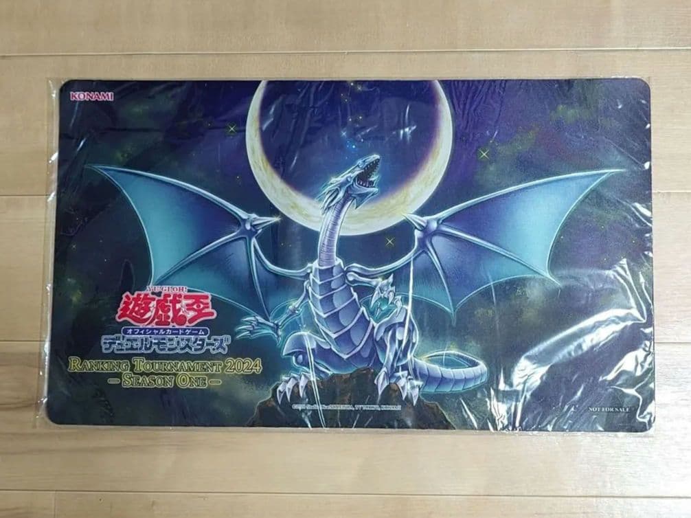 【超希少・未開封】遊戯王 公式 青眼龍轟臨 プレイマット アジア限定