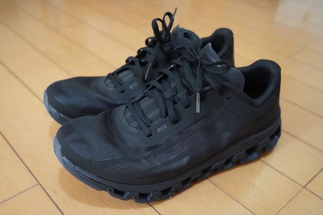 On オン Cloudflow 4 IKON Black 26.5cm
