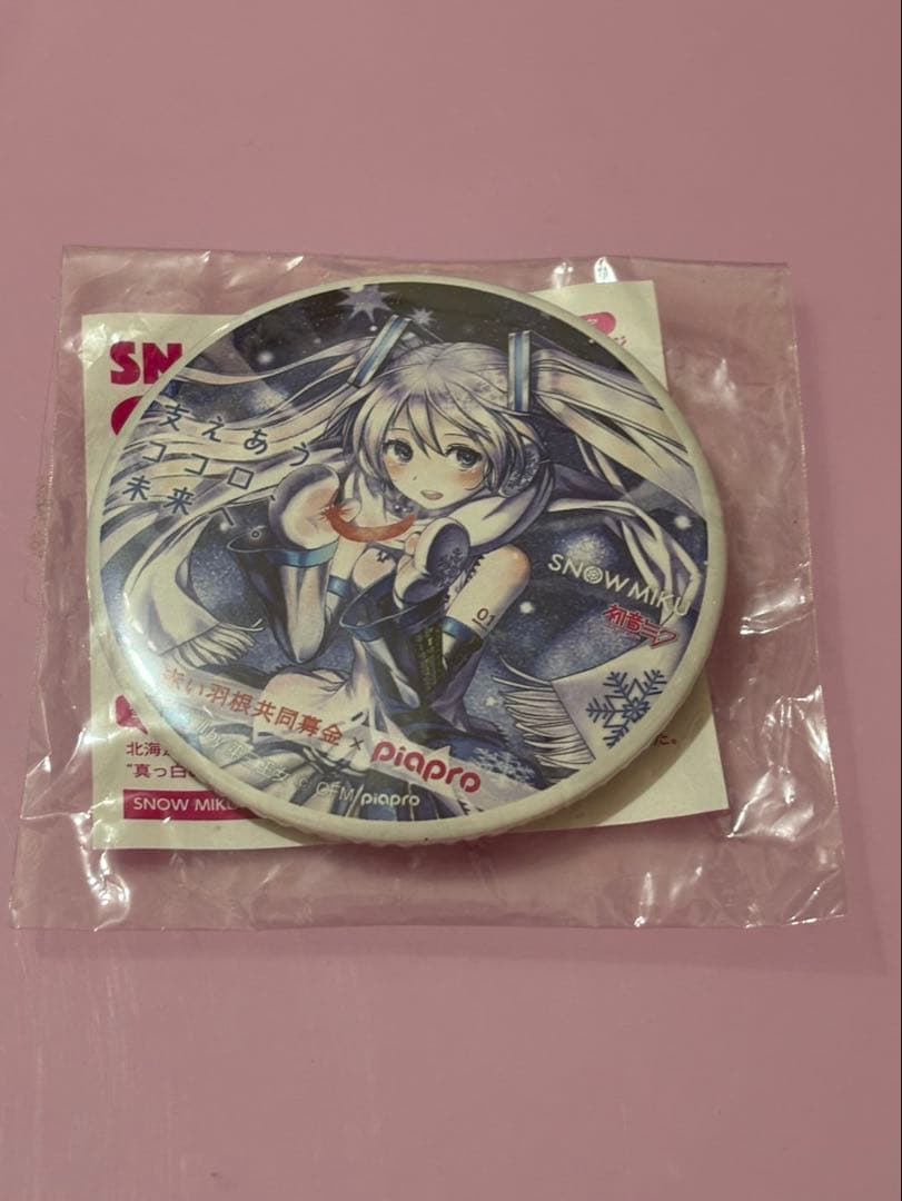 初音ミク　 MIKU 雪ミク　赤い羽根共同募金　缶バッジ