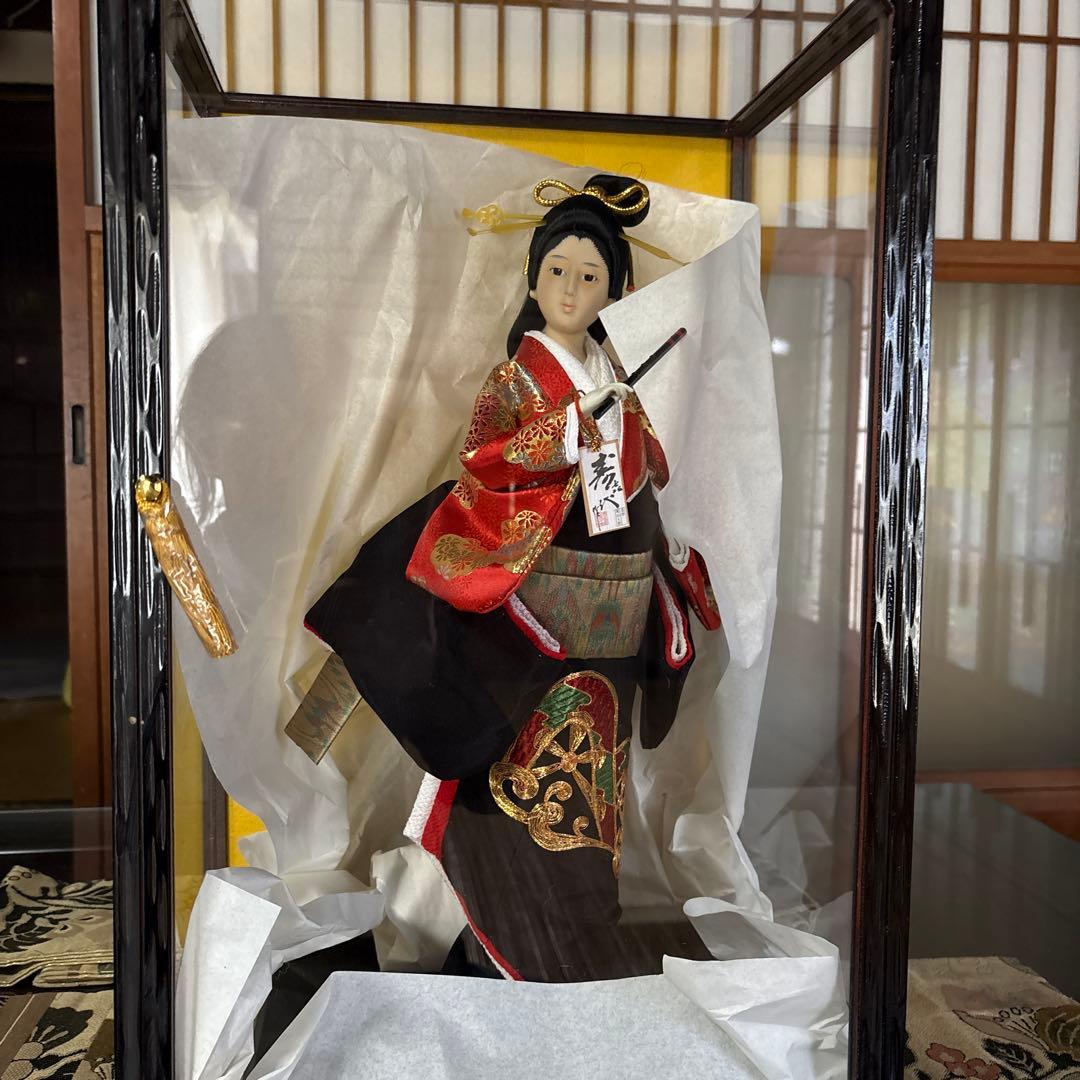 尾山人形 伝統的和服 黒赤