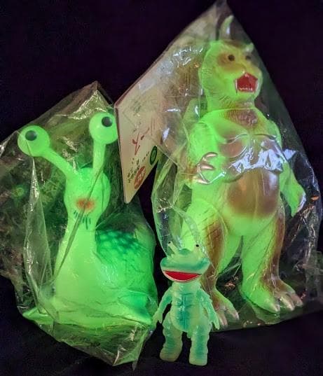 蓄光ゴメス＆ナメゴン（ブルマァク復刻）未開封ソフビ２体セット＋カネゴン蓄光ミニ