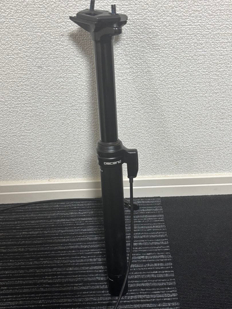 ascendドロッパーポスト 。125mmトラベル、直径31.6mm。