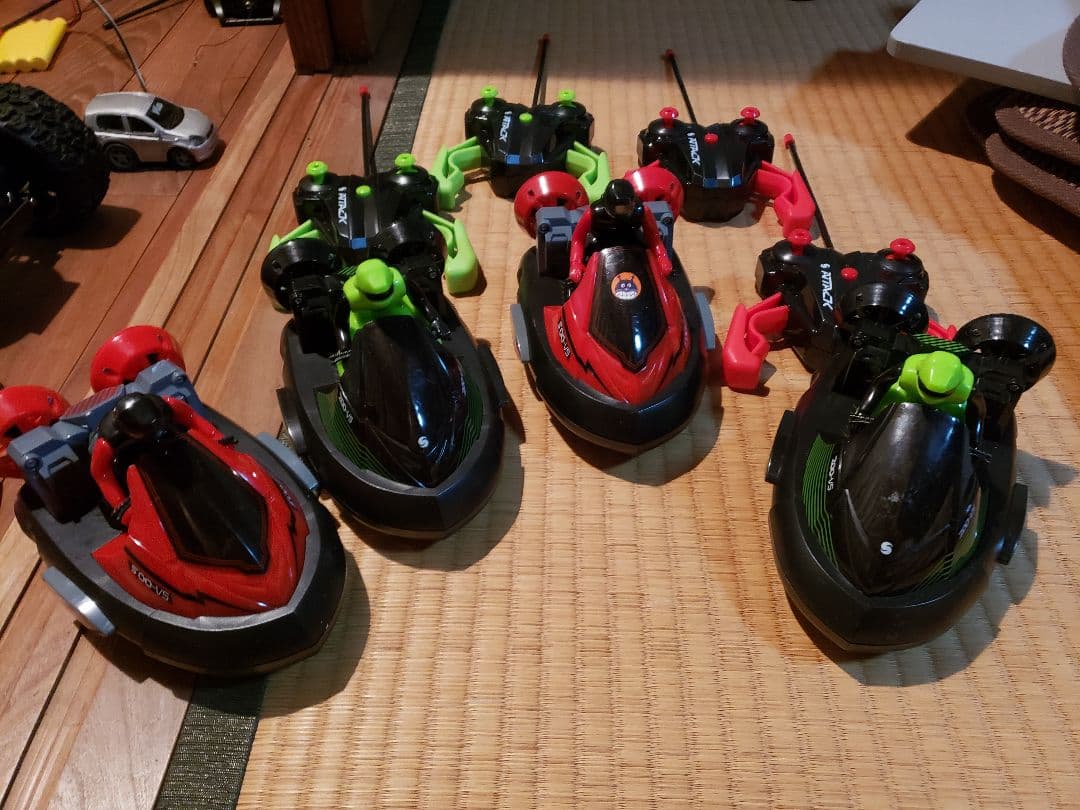 ラジコン　陸上型ボート　4個セット