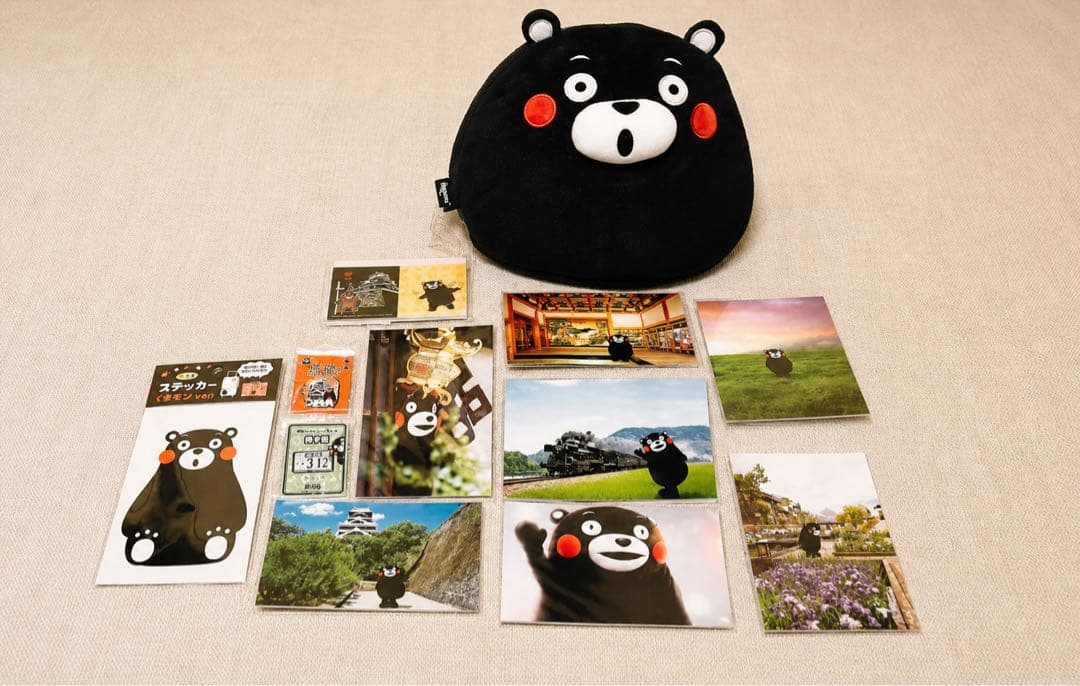 【くまモン】大型もっちりクッション＋限定ピンズ＋ポストカードコレクター向けセット