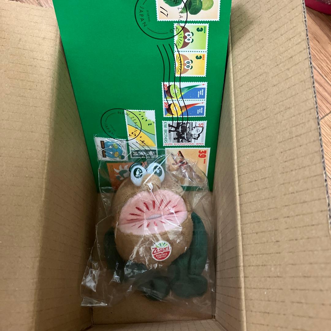 新品未開封ゼスプリキウイブラザーズレッド　　　　ぬいぐるみ