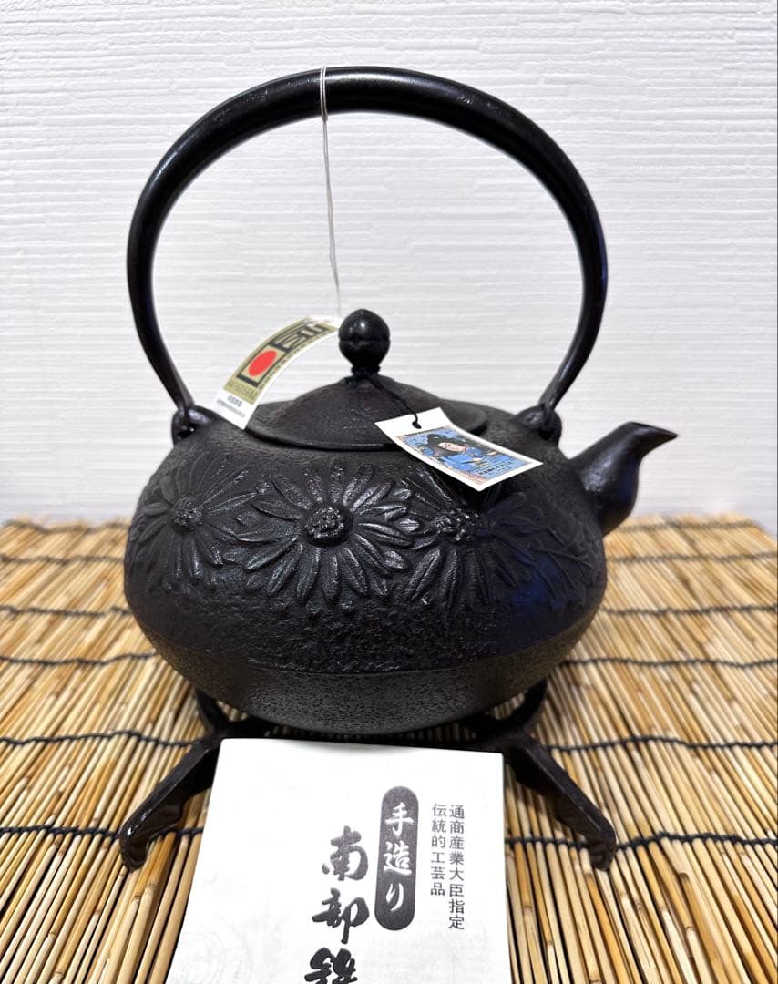 未使用、付属品付　岩手県奥州佐秋鋳造所 佐藤守巨造 真作保証　苺様　売約済み