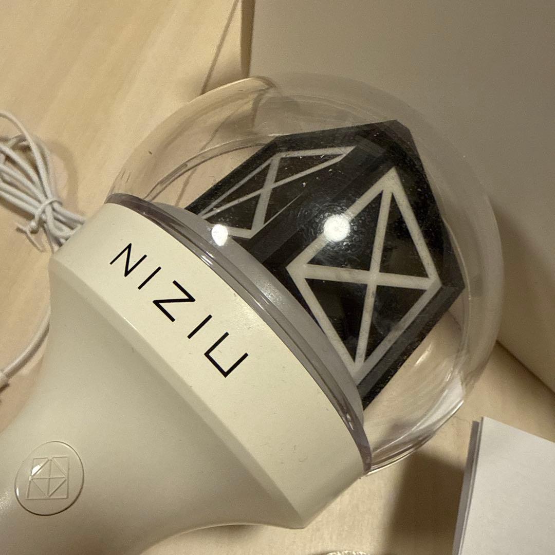 【匿名配送】 NiziU ペンライト LIGHT STICK ②