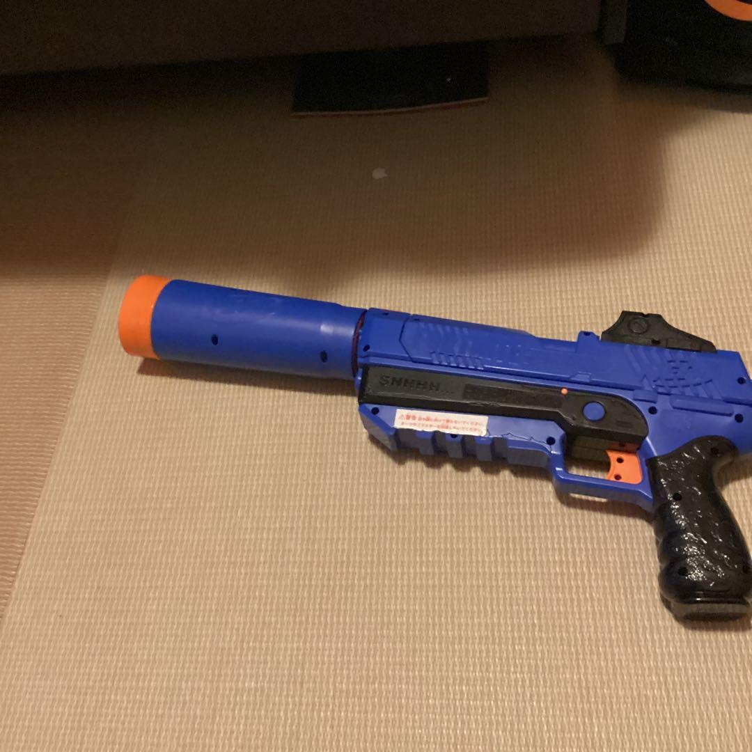 ナーフ銃二つと的と弾17発