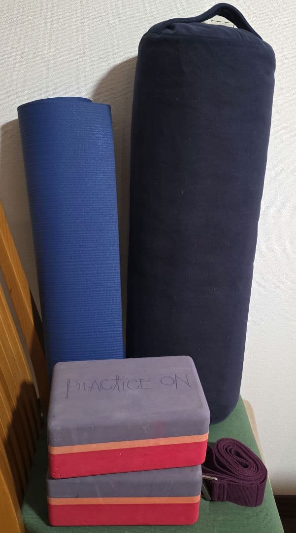 Manduka マンデゥカのヨガマット、ボルスター、ストラップとブロックセット